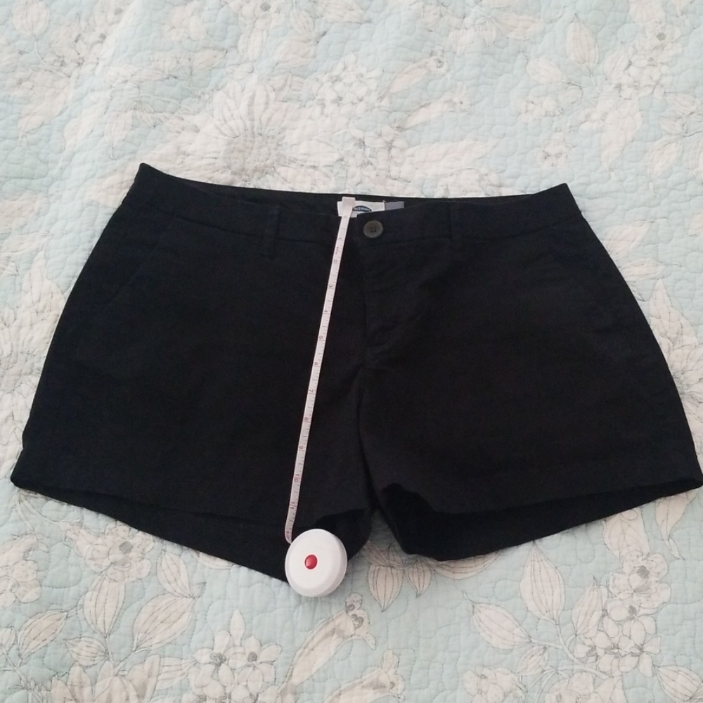 Old navy black size 6 shorts, 11.5" inseam
